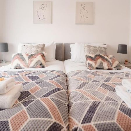 Prenton House, 3Br Close To Liverpool Birkenhead Ngoại thất bức ảnh