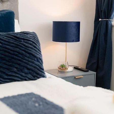 Prenton House, 3Br Close To Liverpool Birkenhead Ngoại thất bức ảnh