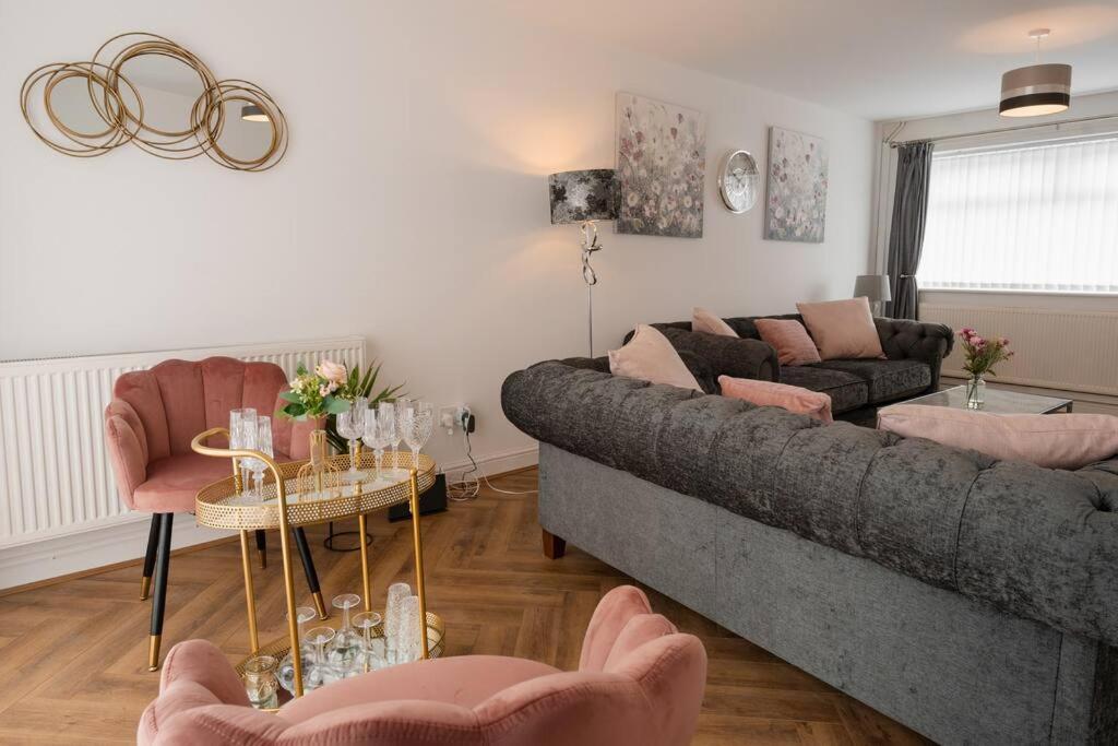 Prenton House, 3Br Close To Liverpool Birkenhead Ngoại thất bức ảnh