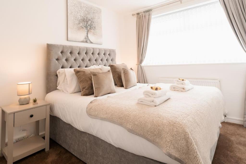 Prenton House, 3Br Close To Liverpool Birkenhead Ngoại thất bức ảnh