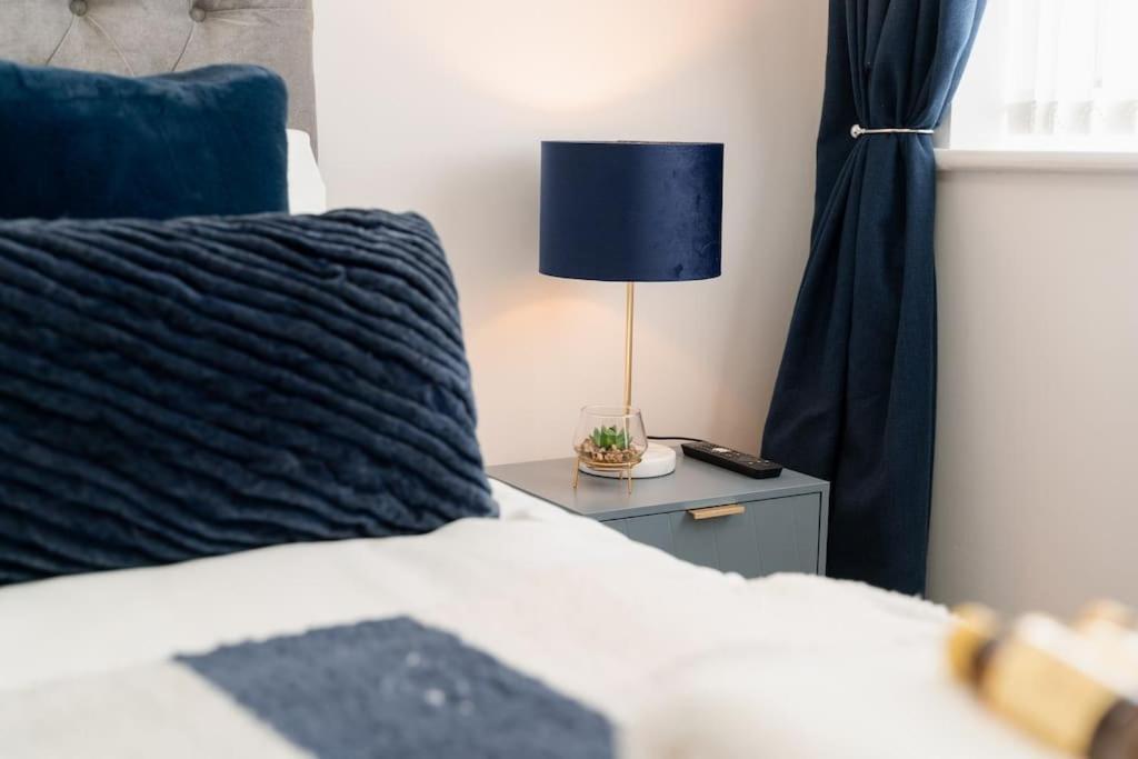 Prenton House, 3Br Close To Liverpool Birkenhead Ngoại thất bức ảnh