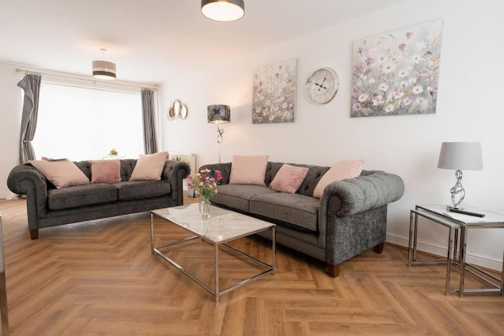 Prenton House, 3Br Close To Liverpool Birkenhead Ngoại thất bức ảnh