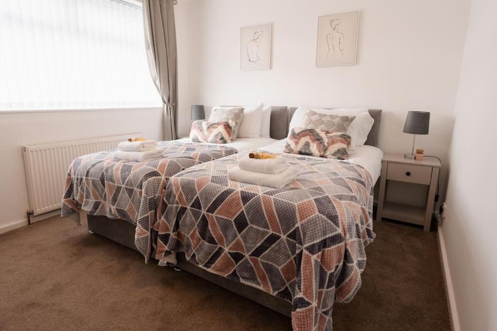 Prenton House, 3Br Close To Liverpool Birkenhead Ngoại thất bức ảnh